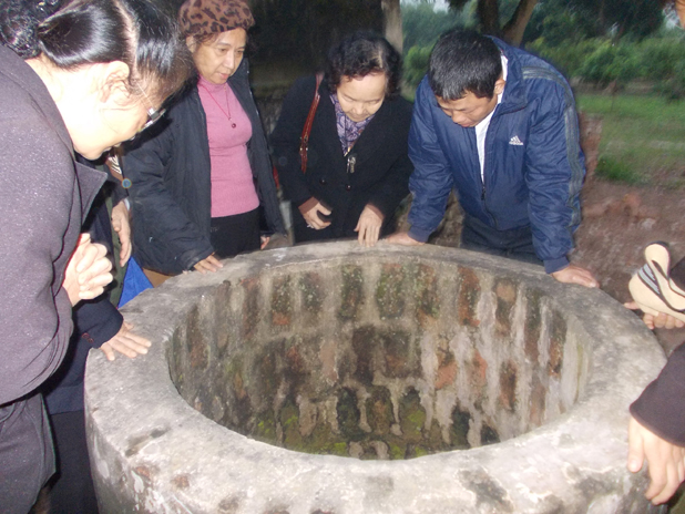 Ngôi[-]đền[-]ngàn[-]tuổi[-]và[-]chiếc[-]ấn[-]thiêng[-]bị[-]đánh[-]cắp